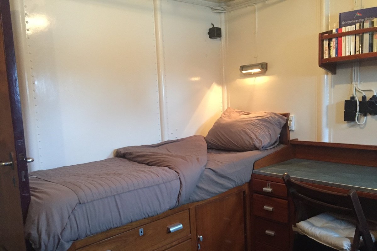 Uniek Pension Schip in Rotterdam, Kop van Zuid gallery image 3