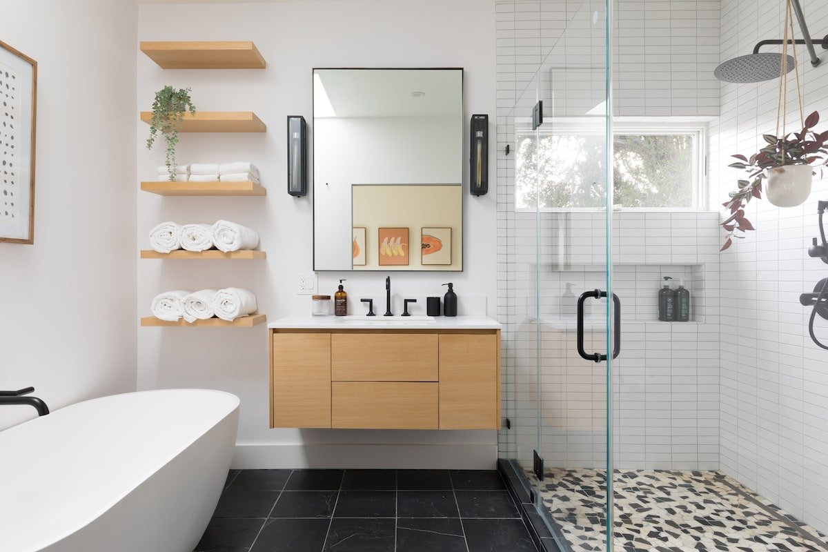 Gather w/ Friends&Family in 5BR Getaway Villa! gallery image 3