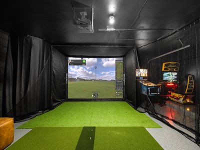 Scottsdale Clubhouse | Pool, Spa & Golf Simulator