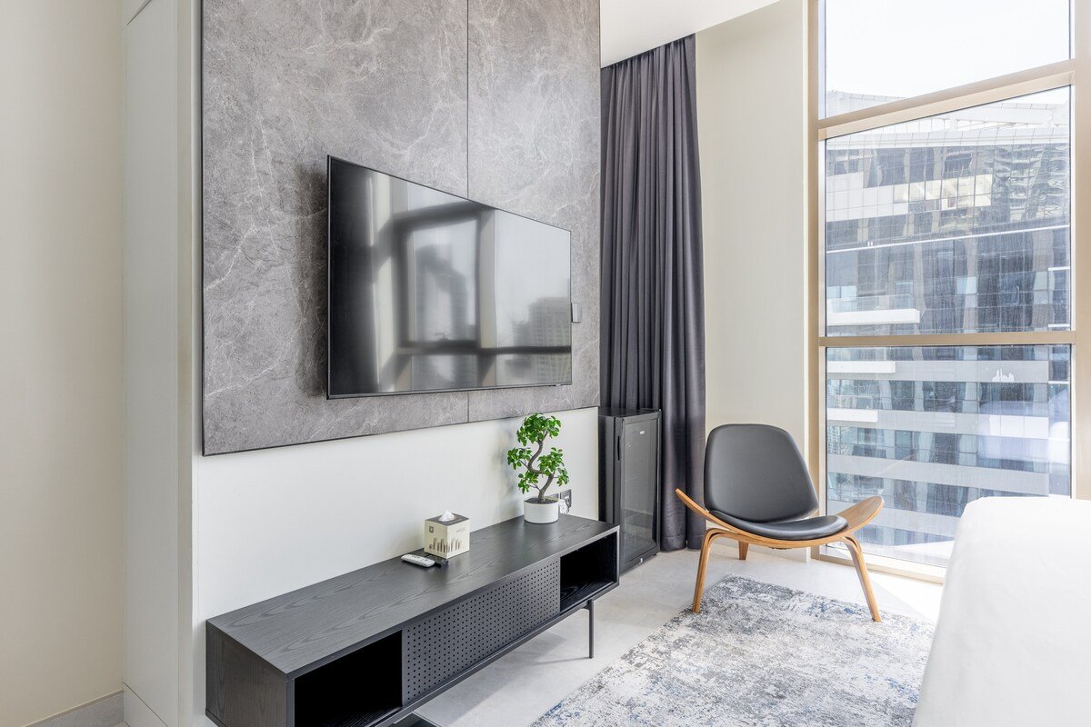 Exclusive Marina Stay | Posh 3BR w/ Stunning Views gallery image 4