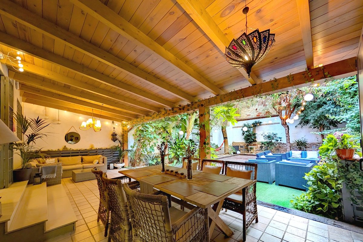 Huge 5 Bed Townhouse w/Gardens Perfect for Groups gallery image 5