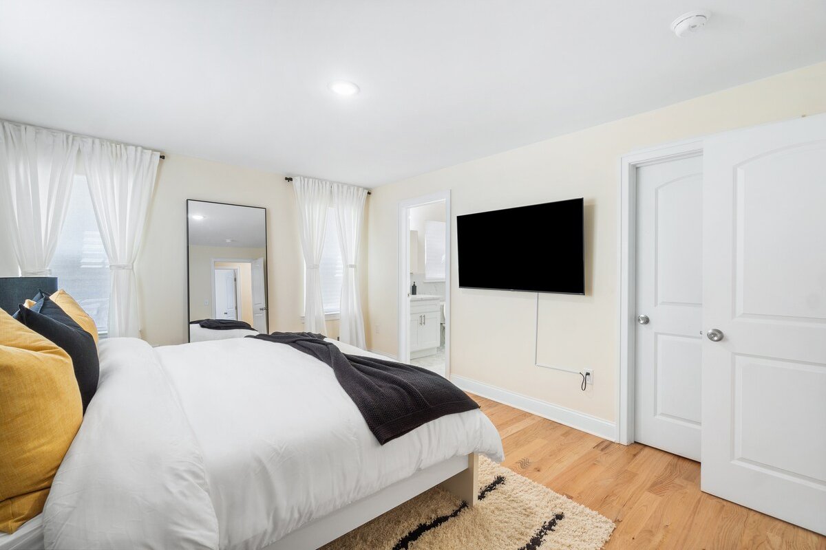 Chic New Build 3BR | Near EWR, NYC & MetLife gallery image 5