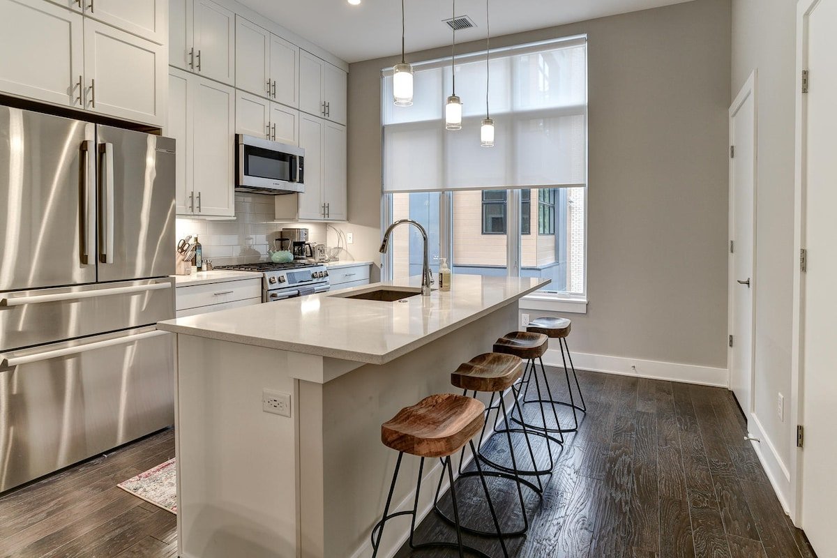 Townhome with Large Rooftop Terrace gallery image 3