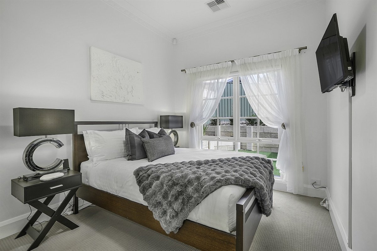 Lake Monger Modern Character Home! gallery image 4