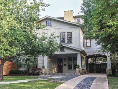 Huge Luxury Downtown Retreat W/ All The Amenities