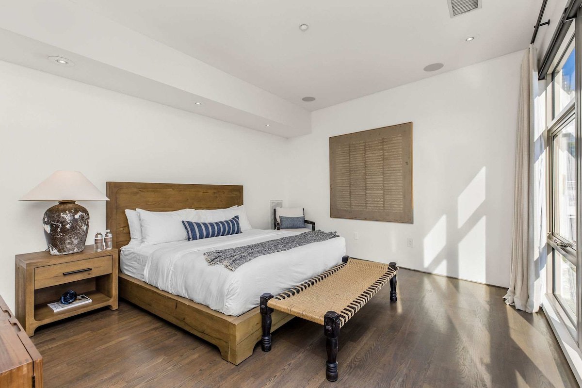 Chateau Lumier by Stay Awhile gallery image 3