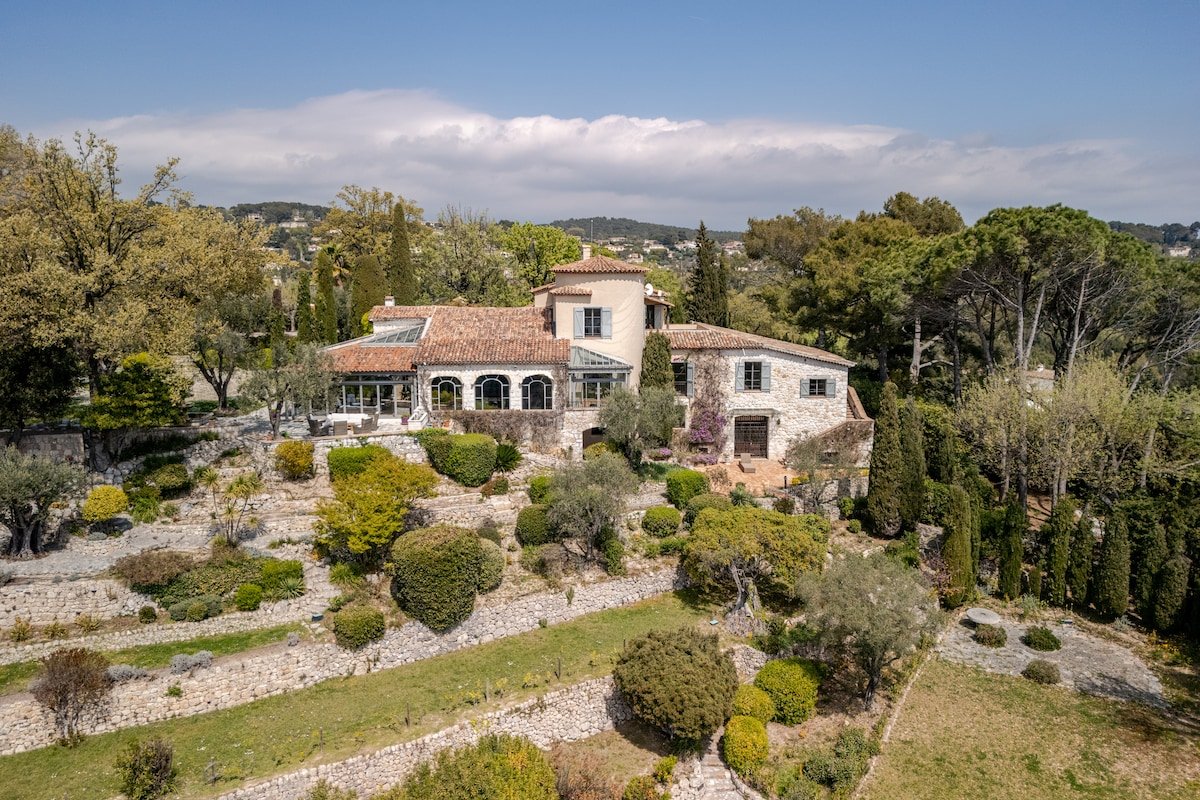 Splendid 11-bedroom property in Mougins