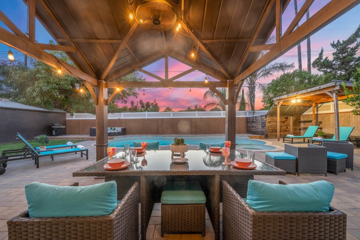 132 Stunning Spacious Entire home pool/spa/EV Plug gallery image 2