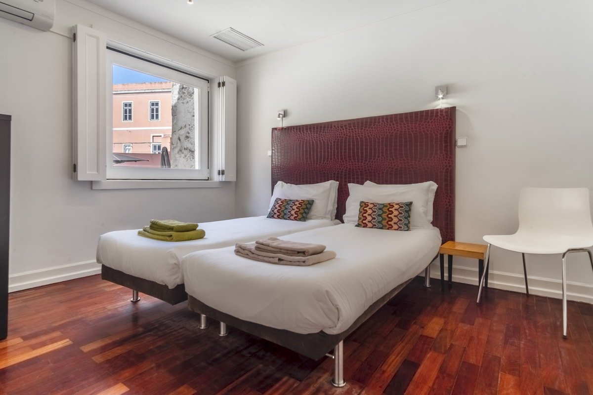 LV Premier Chiado CH1- Balcony, Central, Elevator gallery image 5