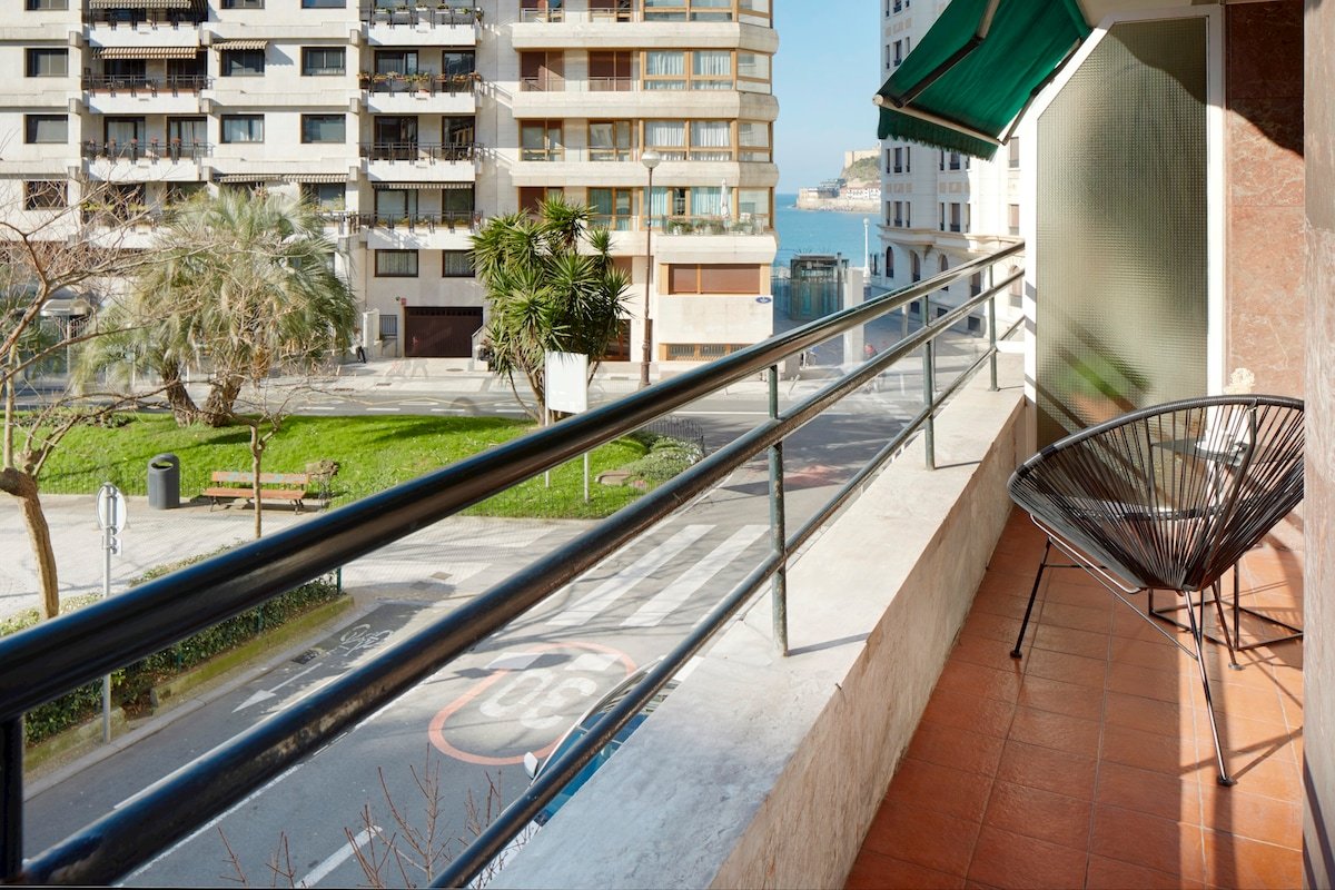 Bella Easo 3 by FeelFree Rentals gallery image 4