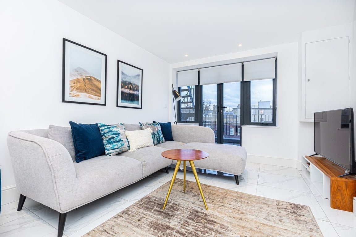 Elegant Three-Bed Marylebone Flat Near Oxford Circ gallery image 2