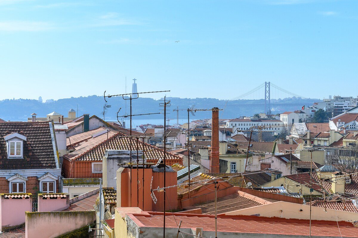 Principe Real Trendy Apt- Great Views City & River gallery image 4