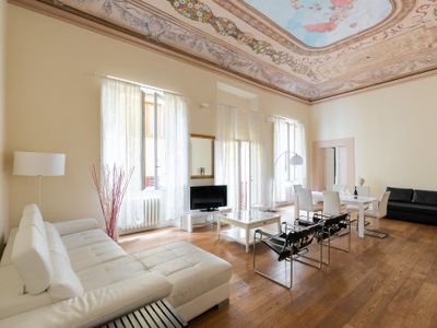 Incredible Frescoed Apartment next to Uffizi