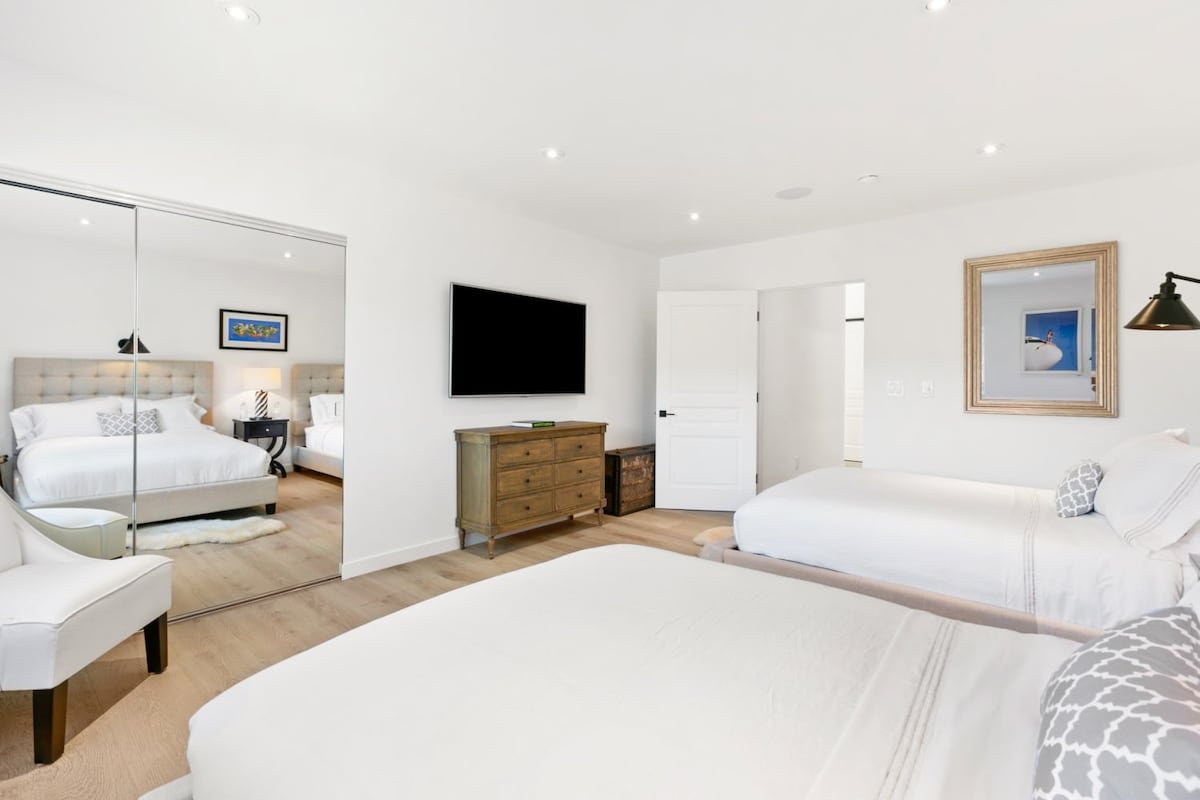 Beverly Hills Maison by Stay Awhile Villas gallery image 2