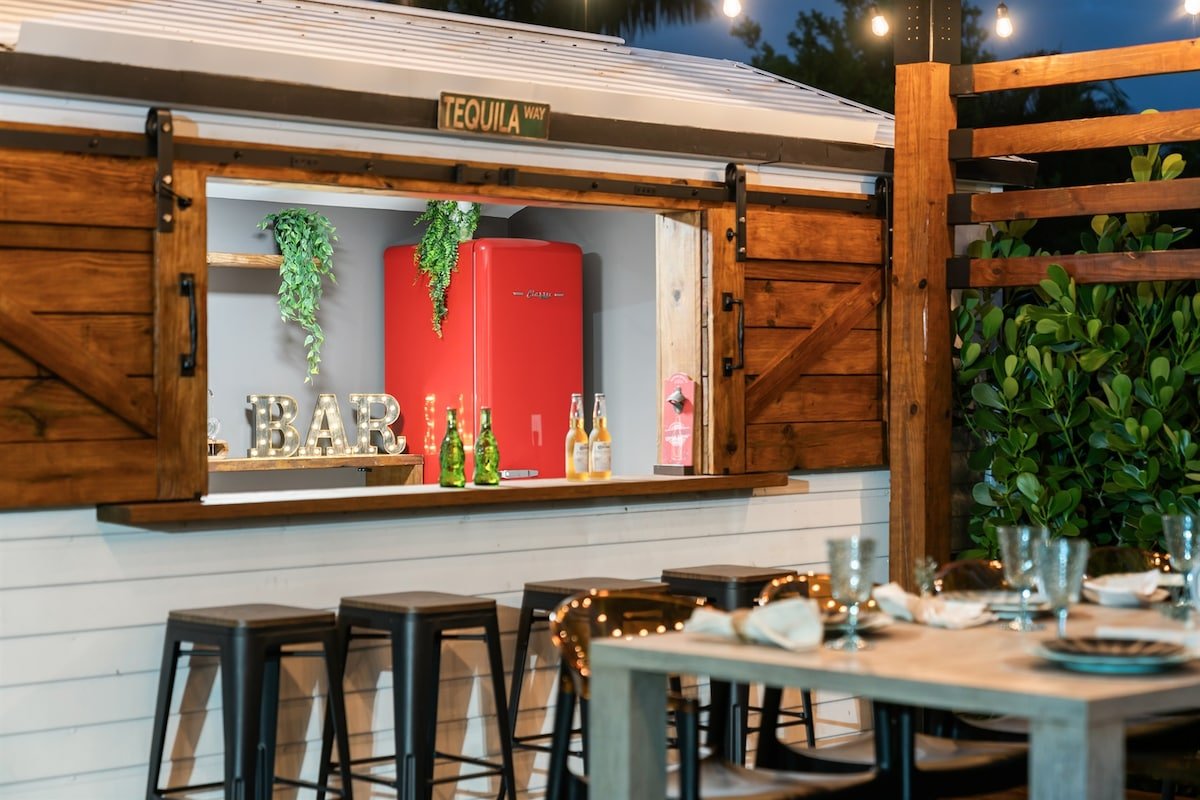 Heated Pool, Pergola + Bar, Smart gym,1000Mbps gallery image 3