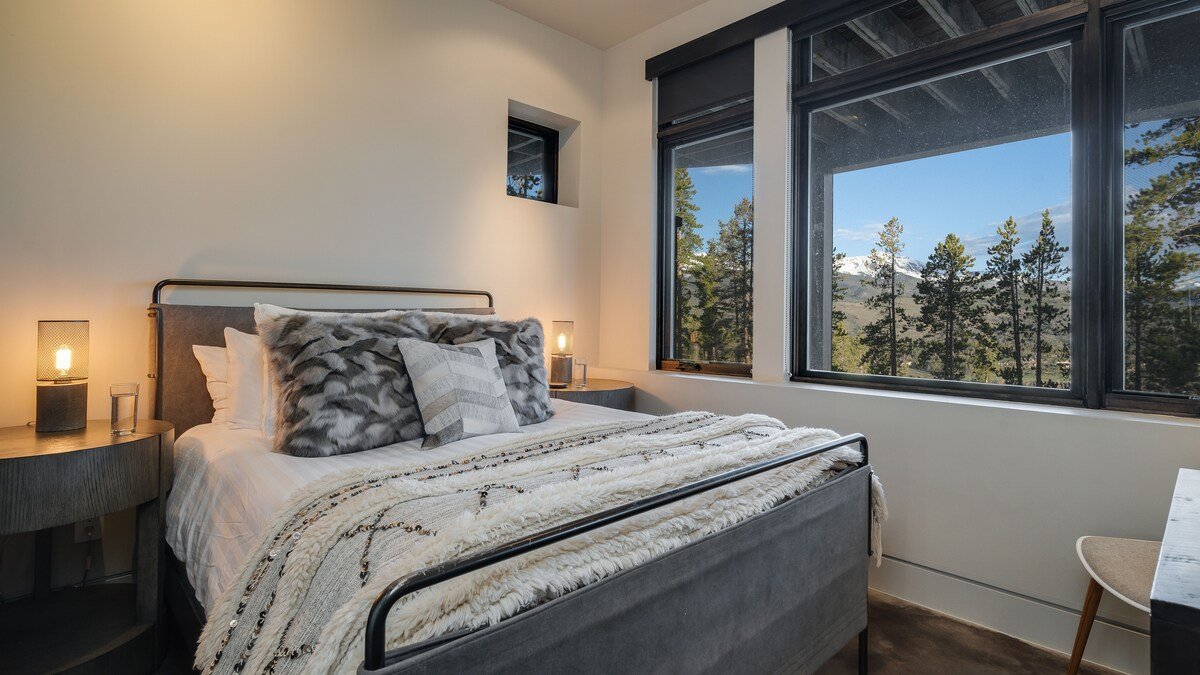 Hot Tub + Ski Shuttle – Vickery’s Vantage gallery image 4