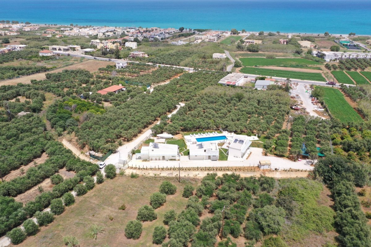 2steps Maleme beach & Restaurants/market/20 sleeps