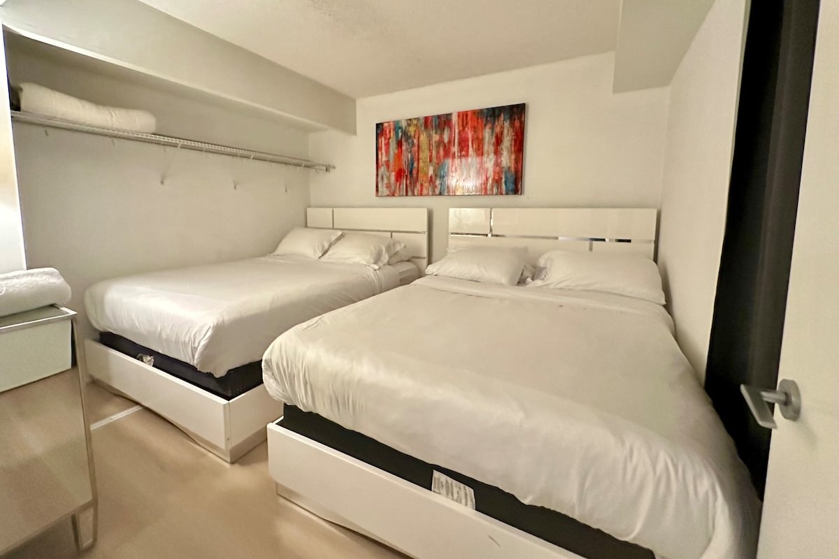 LakeView 2Bdrms/2Baths w/3 real beds&parking gallery image 5