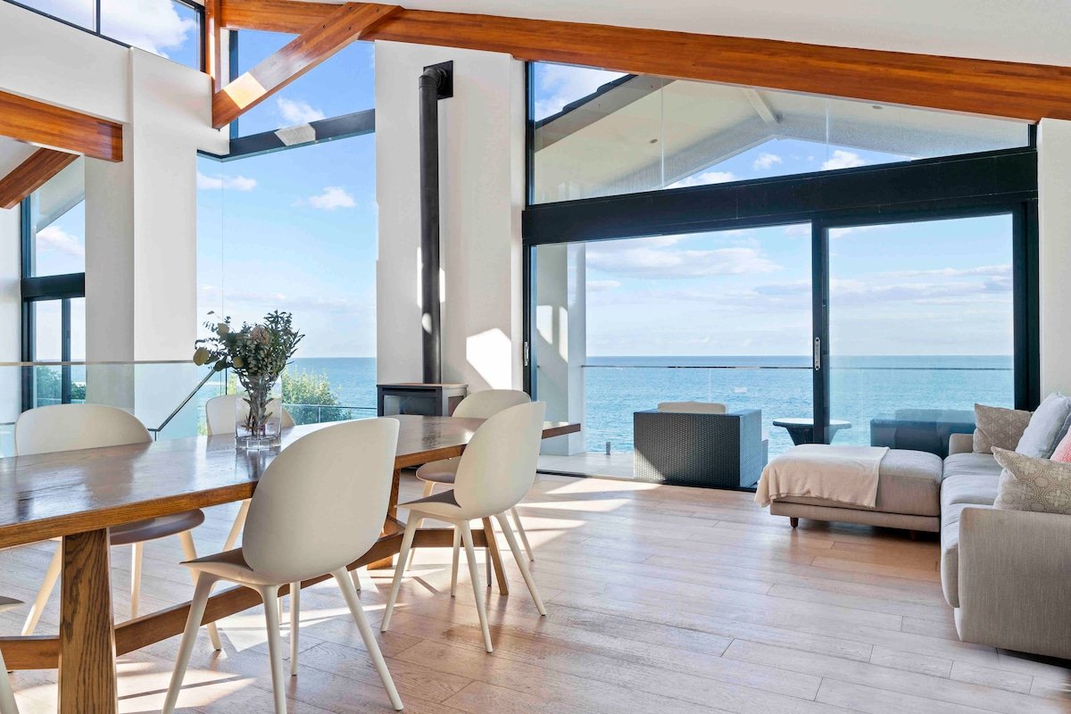 Oceanfront Luxury Property w panoramic ocean views gallery image 4