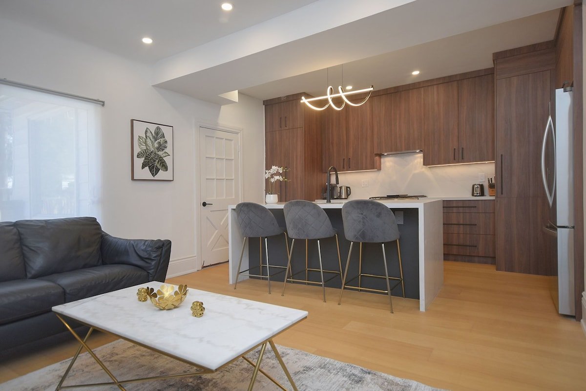 Updated Home in Prime Location gallery image 2