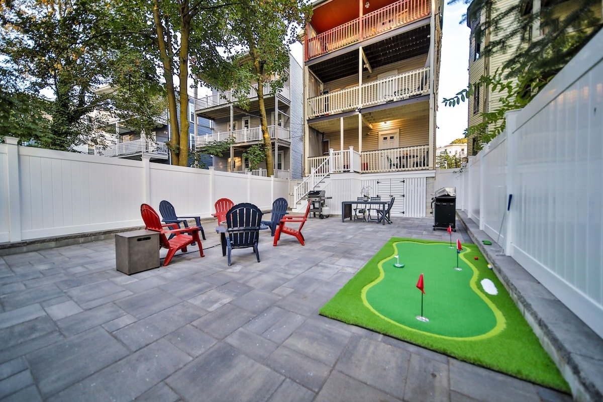 Large Triplex Backyard near T 4 GroupsBusiness gallery image 3