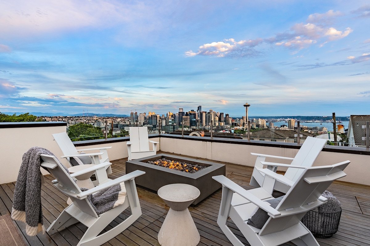 Iconic Skyline Views and Private Gym