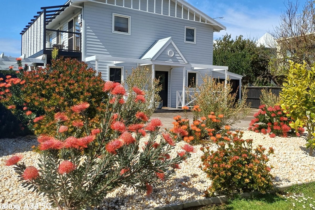 The Sandcastle:6 Bdrm-Great Location ! gallery image 2