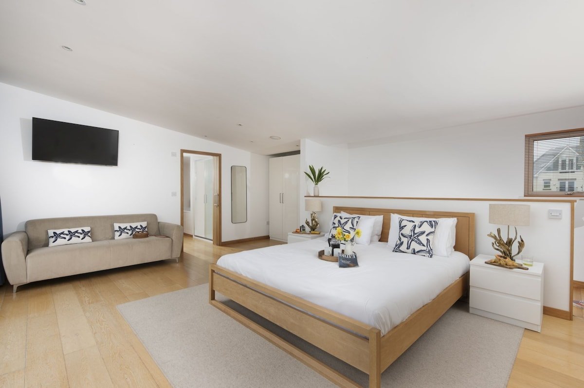 Treheyl, Pentire- Pet Friendly, Hot Tub & Pool gallery image 2