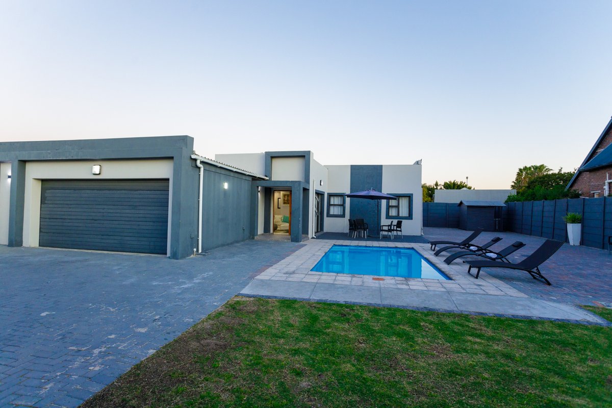 Oasis of Elegance (Solar Power)