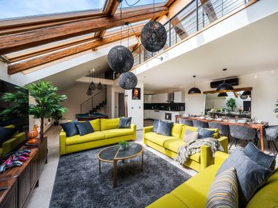A/C Luxury Loft: Friends & Family Edition