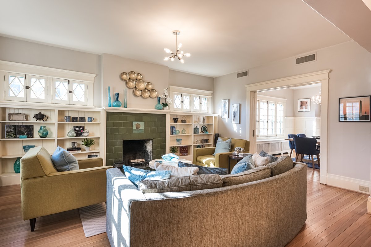 Spacious Historic Family Gem: MinsToMetro & Sites
