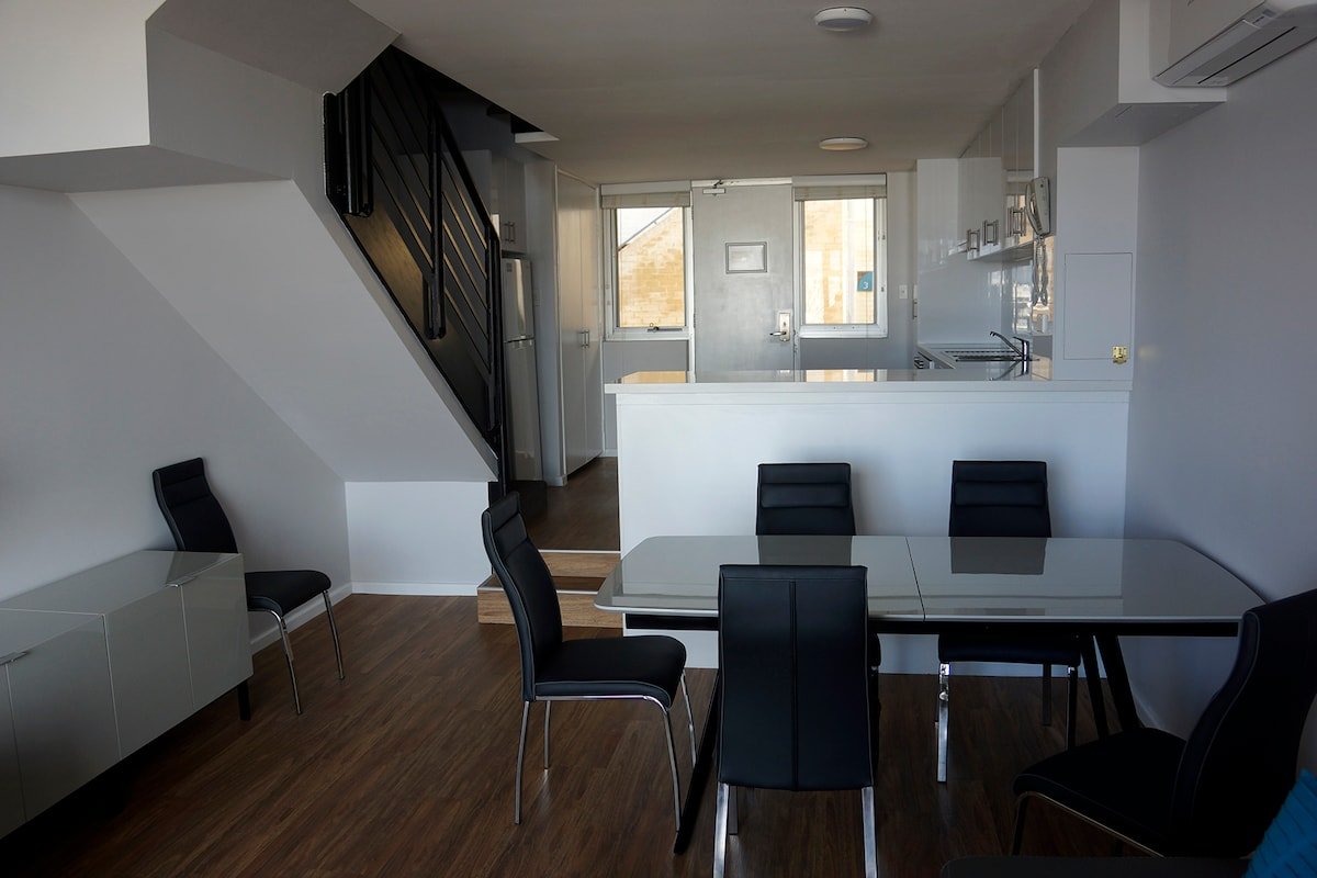 Oceanfront 23- in an outstandingly beautiful area gallery image 5