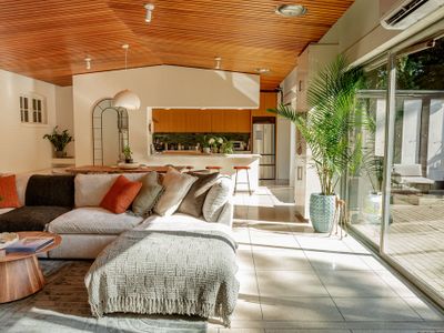 Stunning & Spacious Heritage Home in Bridal Path