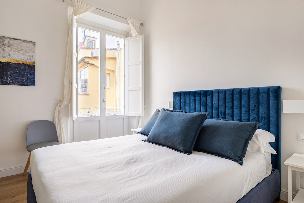 White Martelli gallery image 2