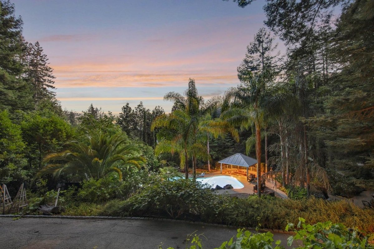 [New Special] Modern Redwood Retreat with pool gallery image 3