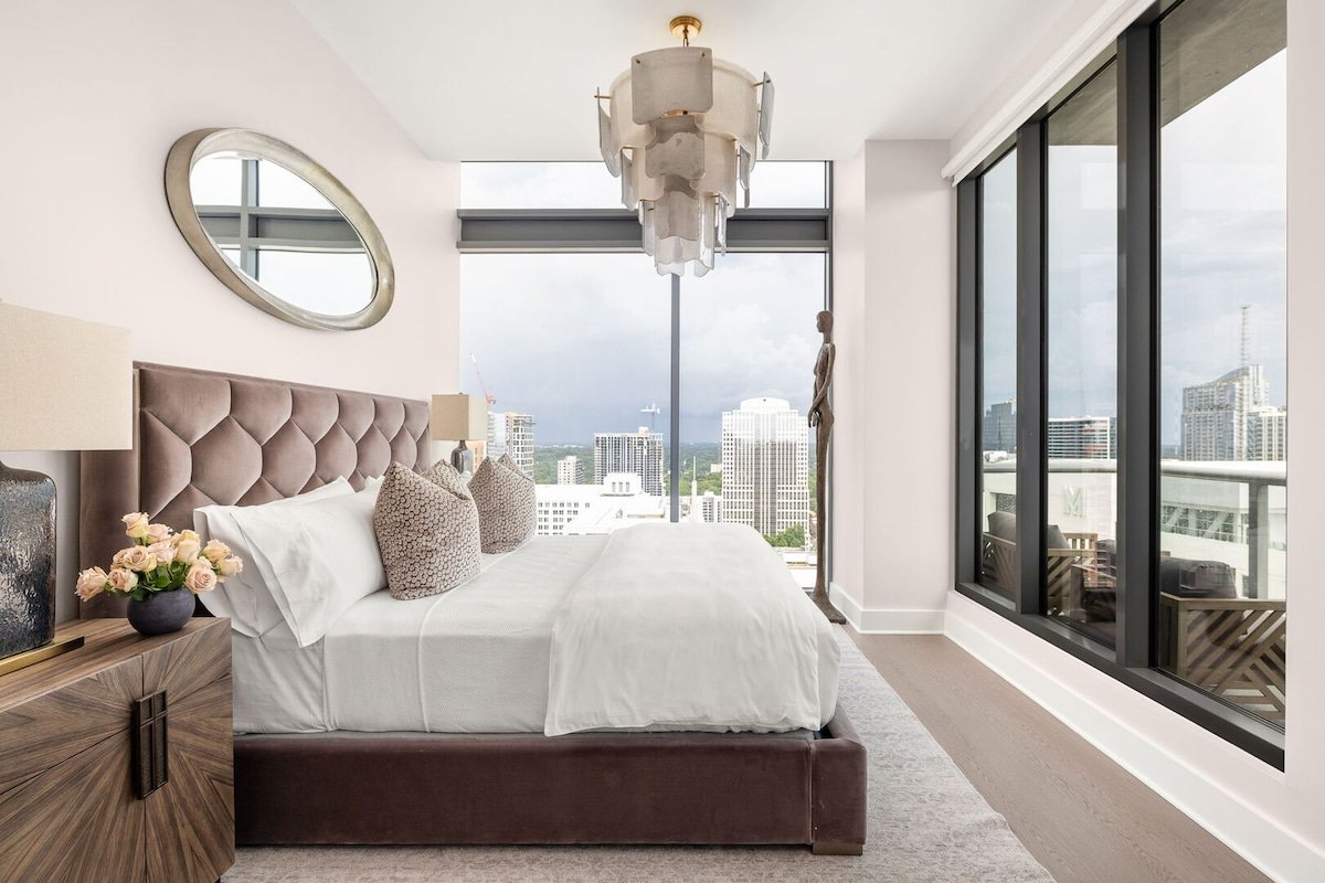 *NEW Panoramic Penthouse by Atlanta Luxury Rentals gallery image 2