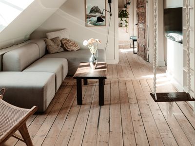 Cosy loft apartment w. private rooftop in hip area