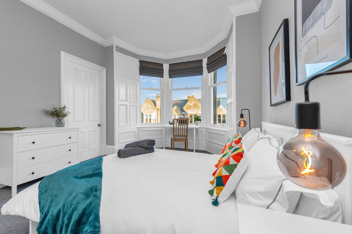 Newly Refurbished 3 bedroom flat gallery image 2