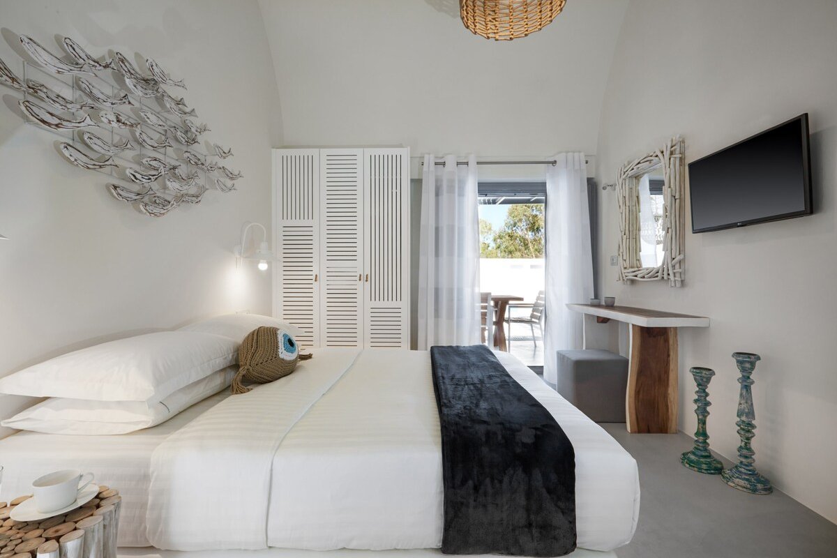 Eolia Kamari Villa gallery image 5