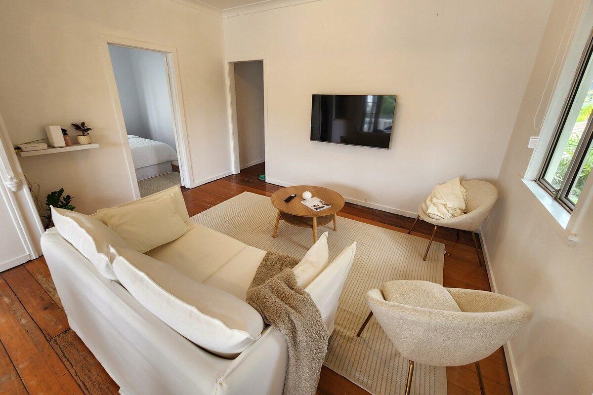 Classic Brisbane Queenslander with a pool and yard gallery image 5