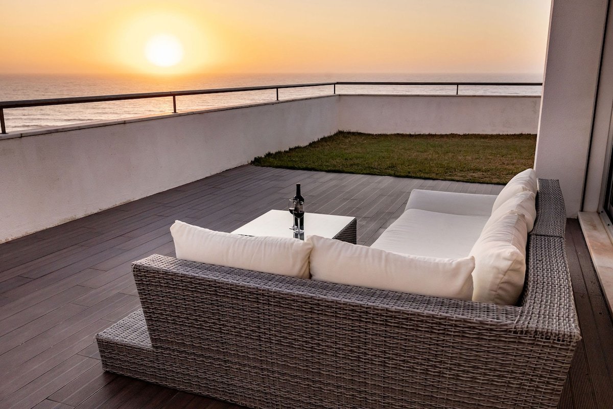 Beachfront home with spectacular views, Santa Cruz gallery image 2