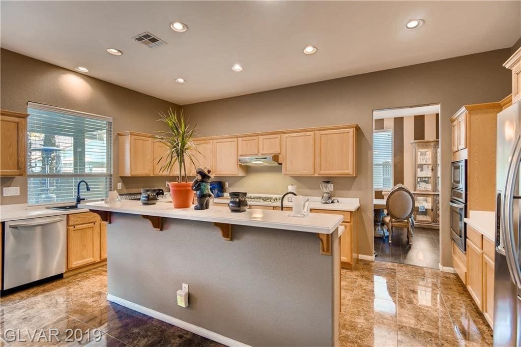 Well appointed crowd, pleaser! gallery image 5