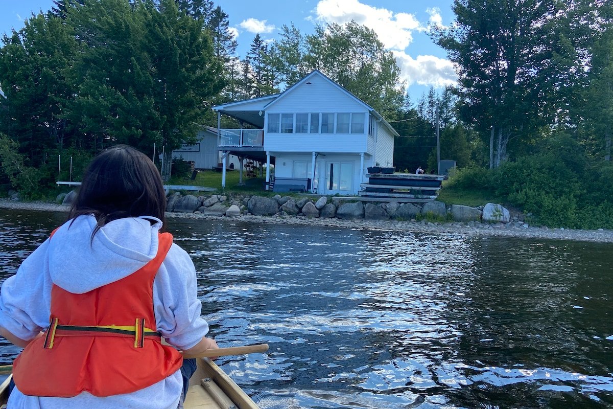 Beautiful Lake George Retreat gallery image 5