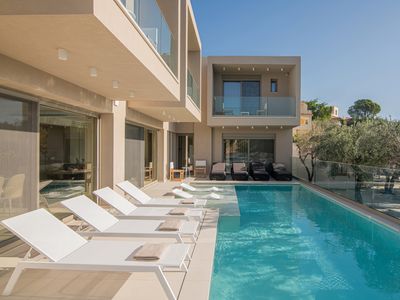 Beachfront Villa Dedicated Beach space – Breakfast