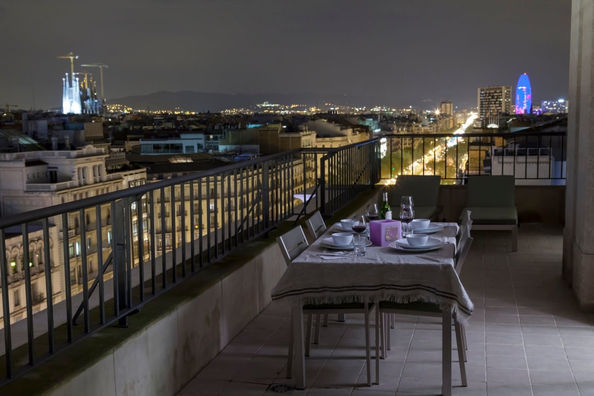 Paseo de Gracia with Terrace: Love! gallery image 2