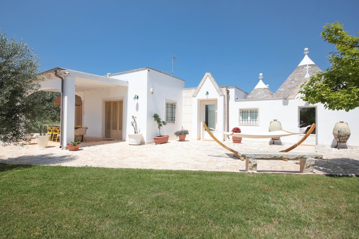 Trulli Greta, luxury villa with wonderful pool gallery image 5