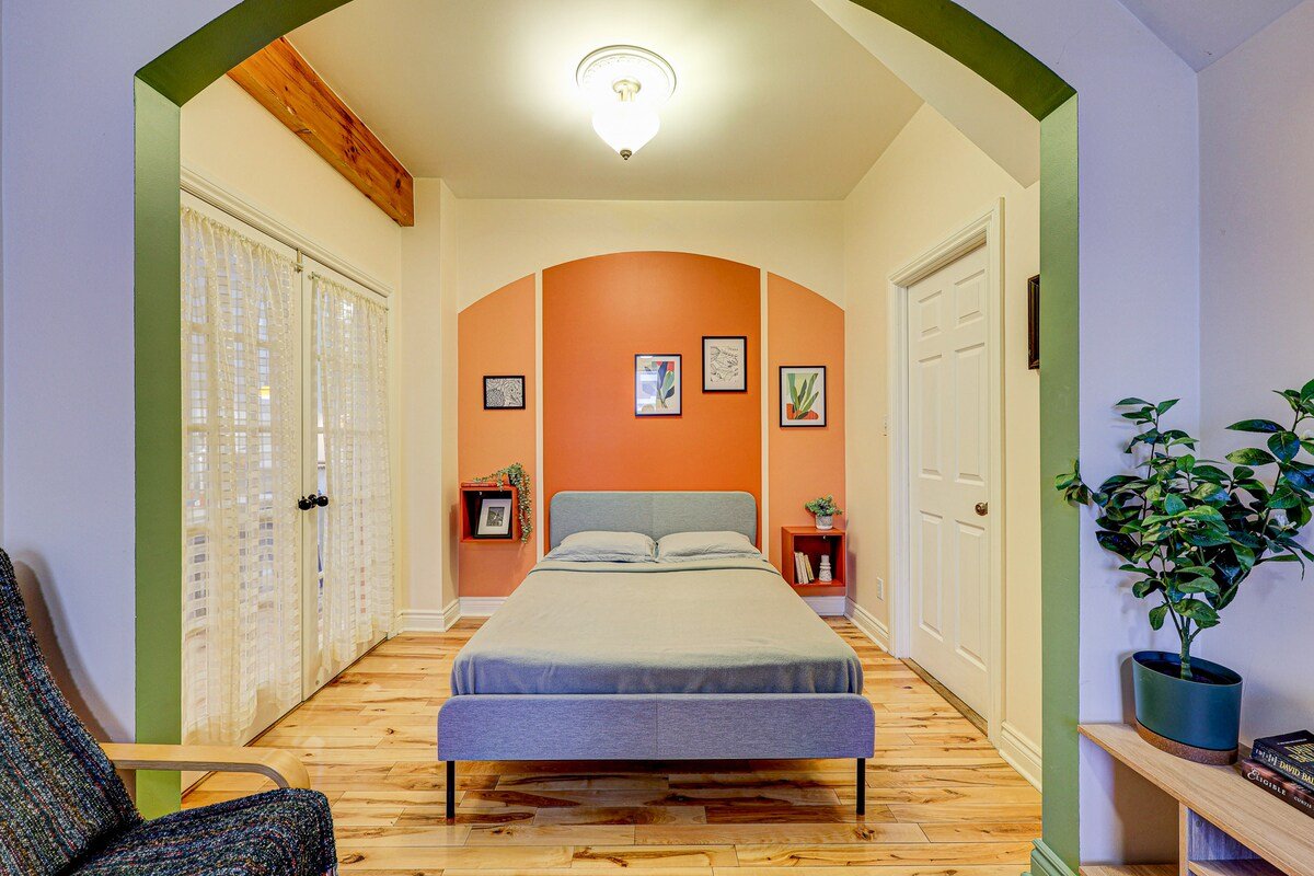 Two Floor Sleeps 18 w/ Huge Terrace gallery image 5