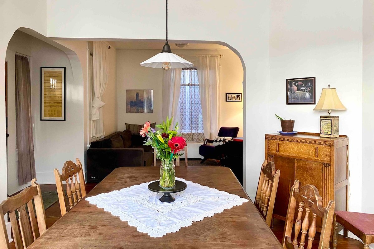 Cozy Victorian Home • Walk to Ladd’s + Top Eats gallery image 5