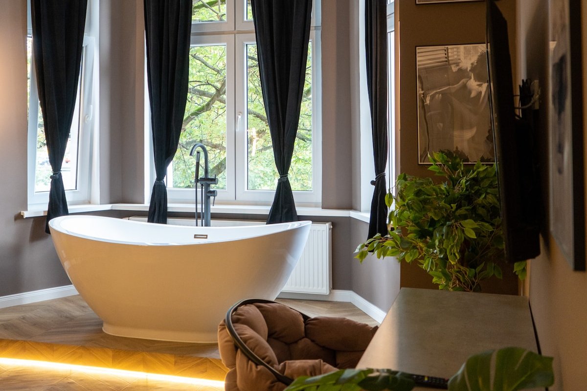 Central Apt. I 120m² •3-Rooms• Balcony & Parkview gallery image 2