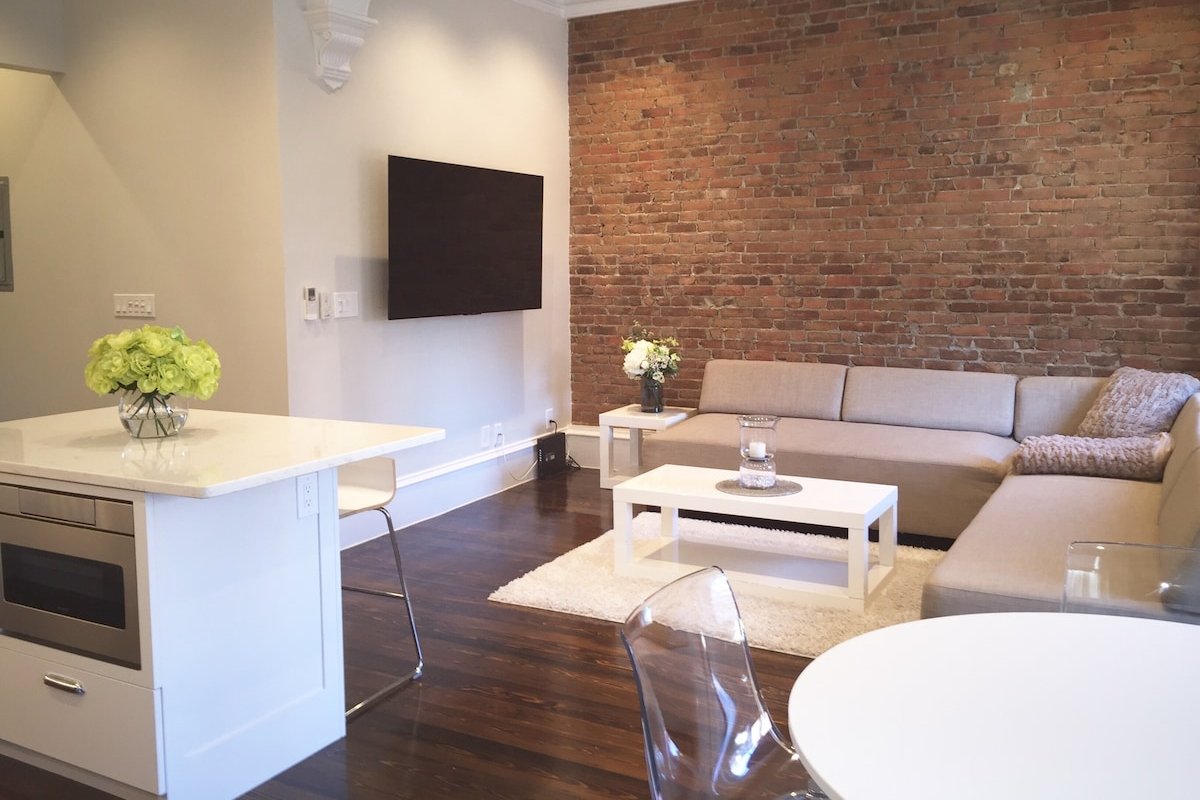 Beautiful Boston Brownstone gallery image 5